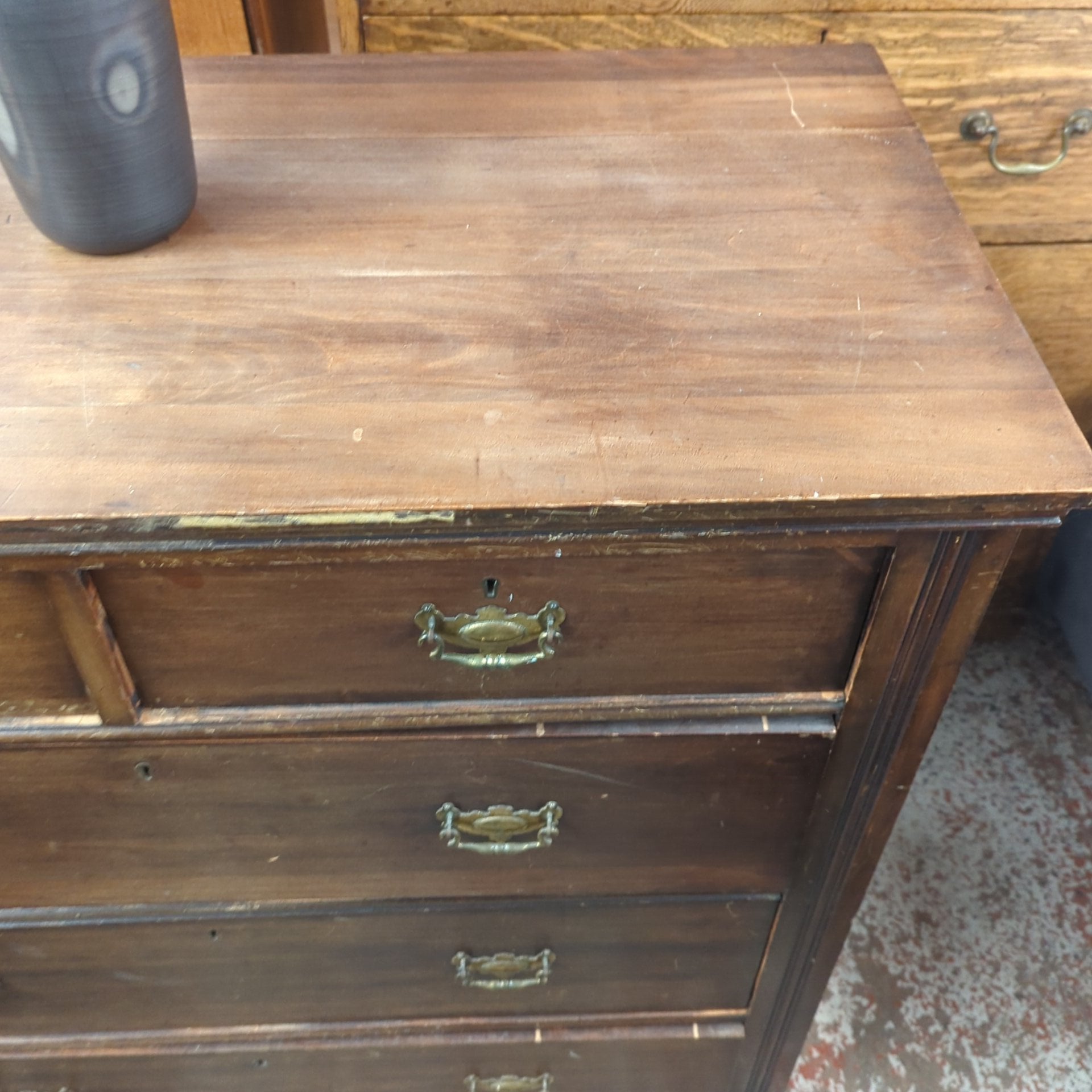 Chest of drawers